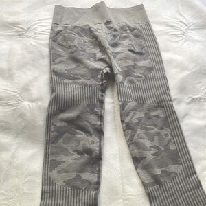 Two tone camouflage leggings (light grey/dark grey)